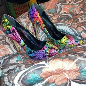 closed point toed high heel